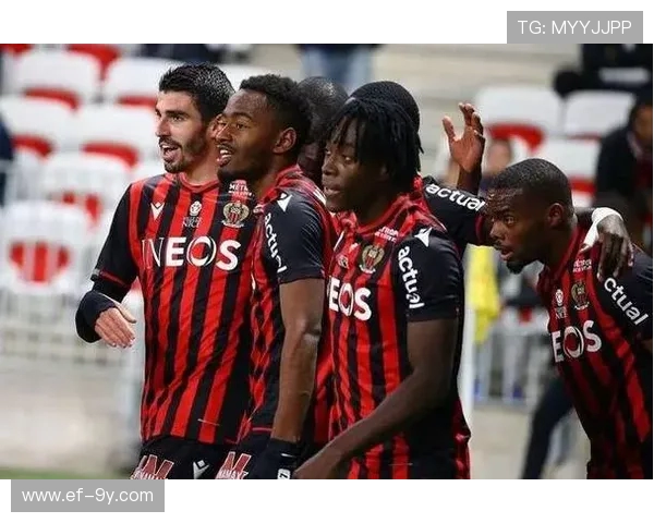 足球意外传到手上该如何正确处理并避免比赛中犯规风险全程解析